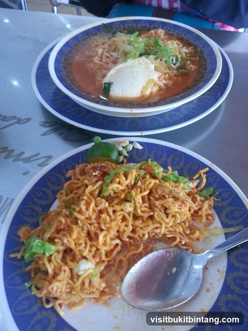 Noodles with Egg and Garnish