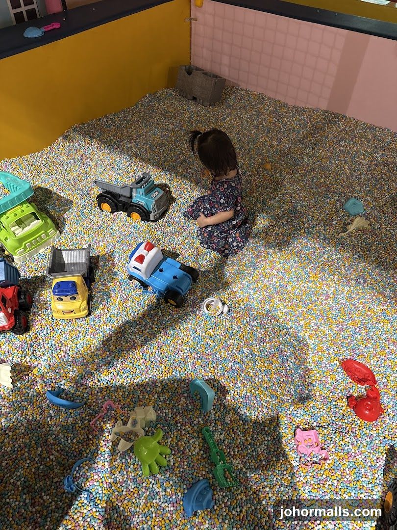 Ball Pit with Toys