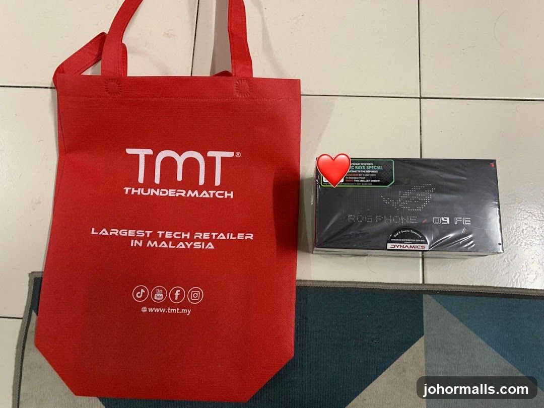 TMT Thundermatch branded tote bag and ROG Phone 09 FE box