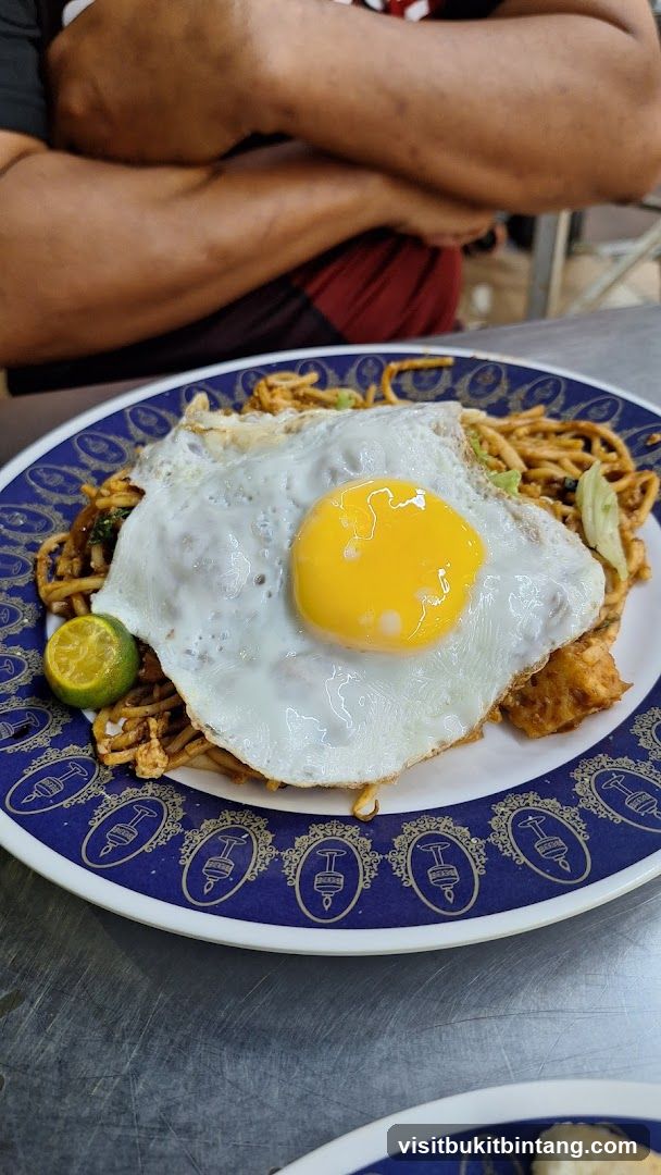 Noodles with Fried Egg