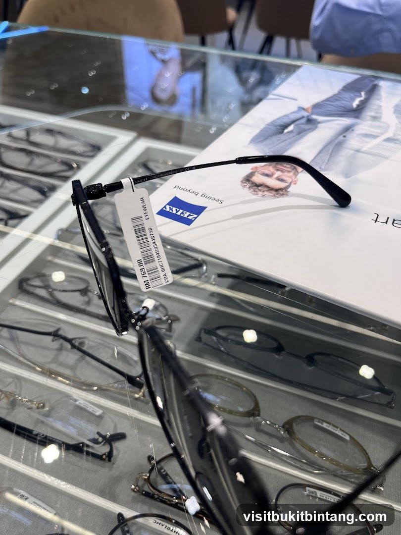 Eyeglasses Display