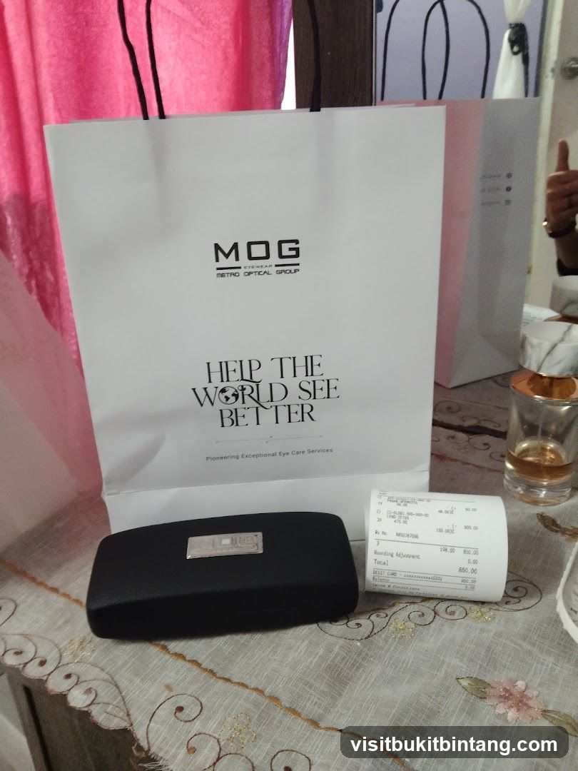 MOG Eyewear Shopping Bag and Receipt