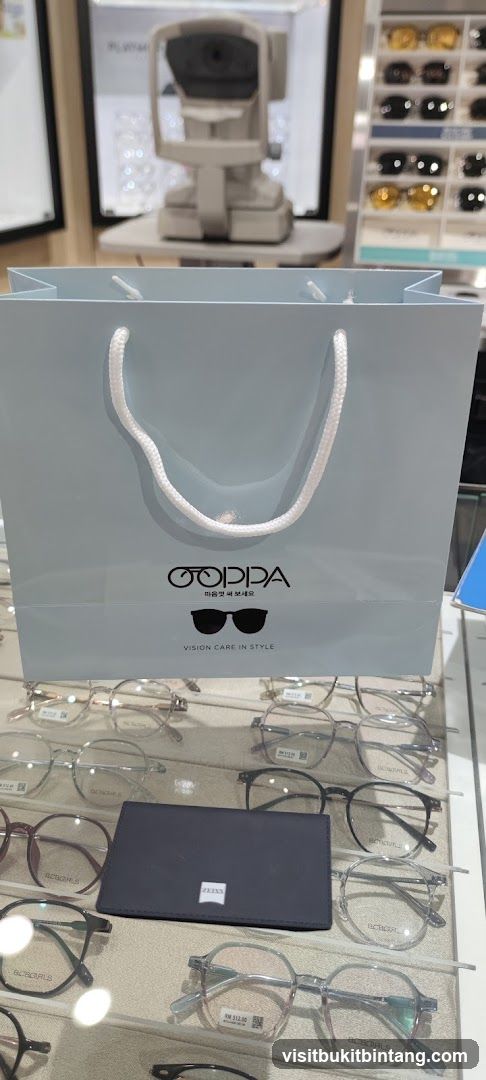 Eyeglass store display