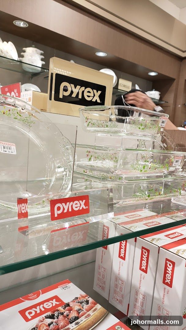 Pyrex Bakeware Display