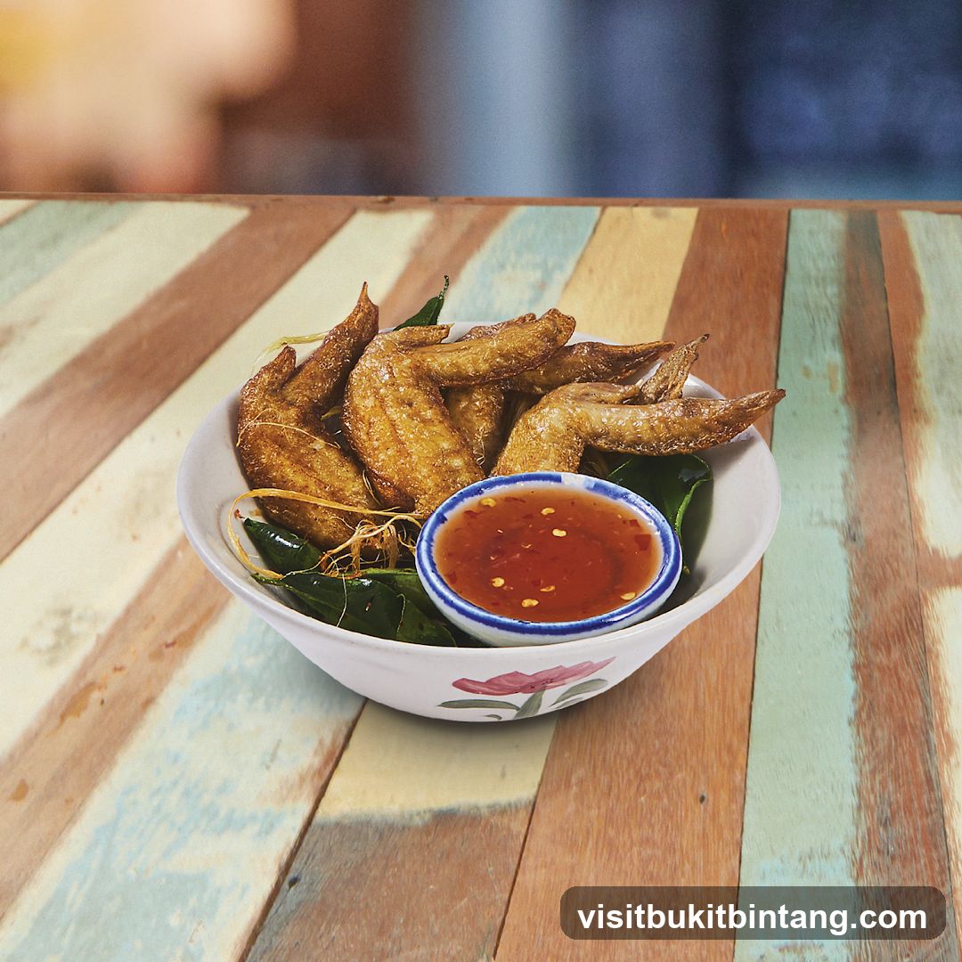 Fried Chicken Wings with Dipping Sauce