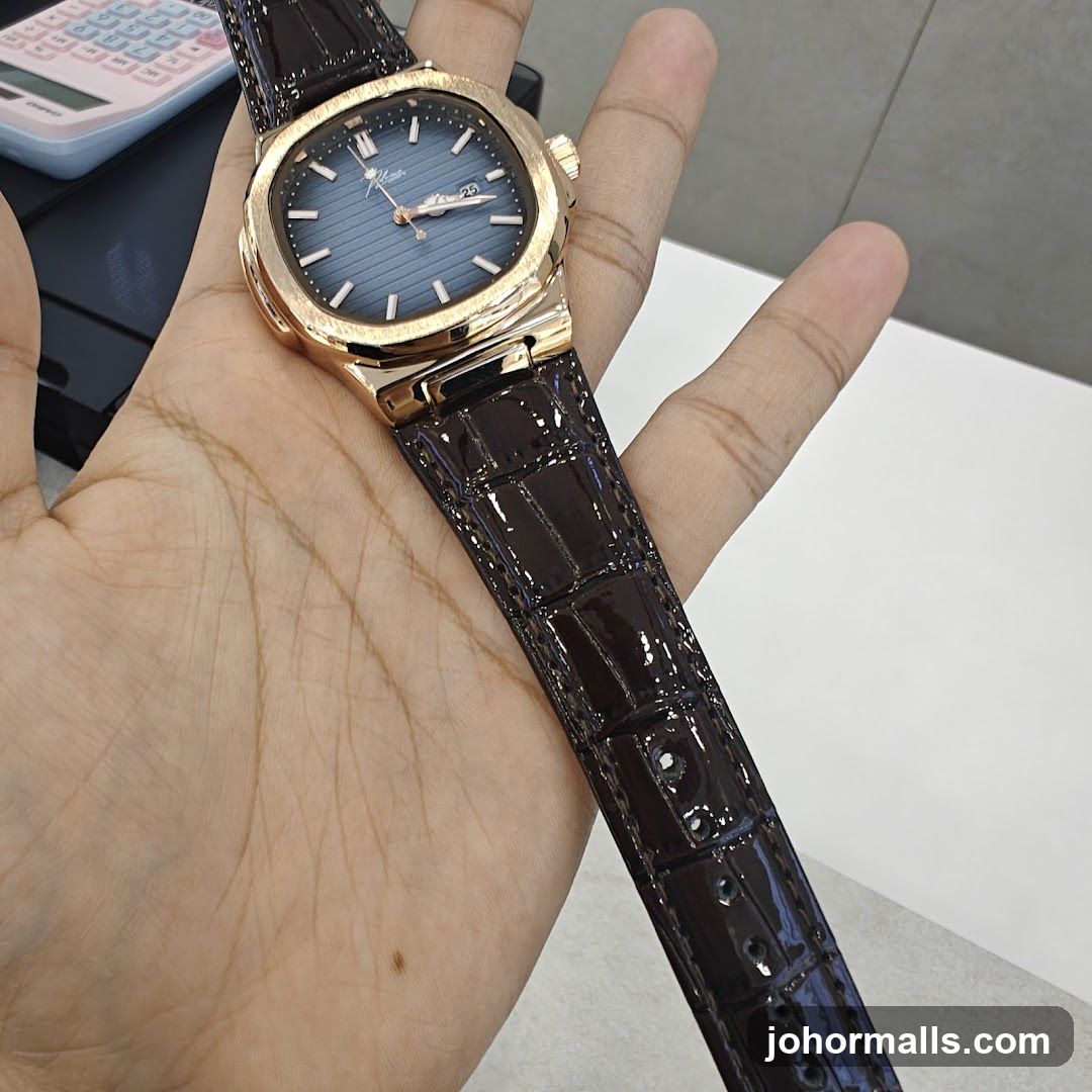 Watch with alligator strap