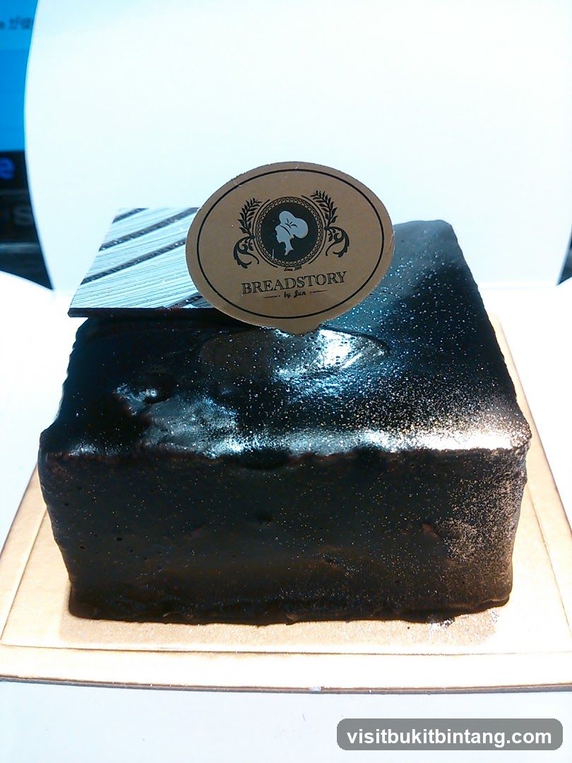 Chocolate Cake with "Breadstory by Jun" Topper