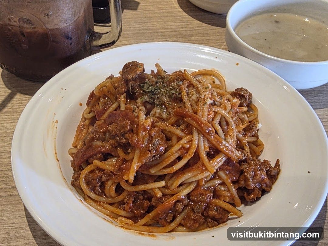 Spaghetti with Meat Sauce and Soup