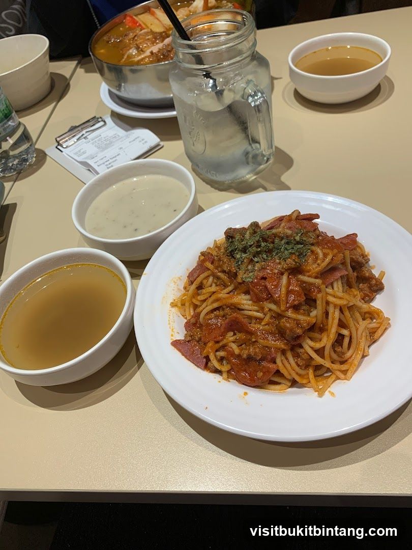 Spaghetti with Meat Sauce and Soup