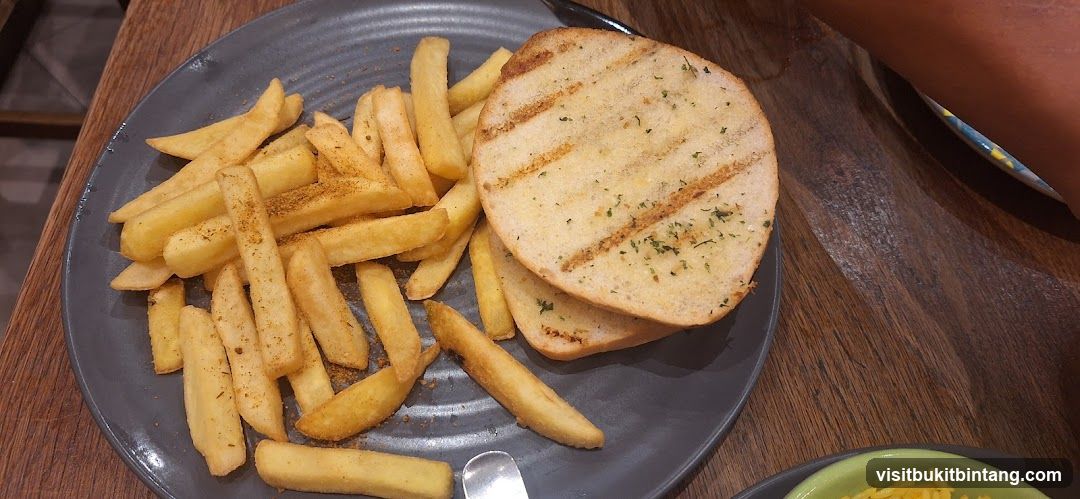 Garlic Bread and Fries