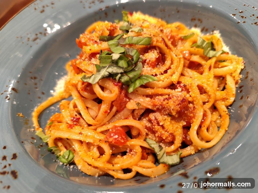Pasta with Tomato Sauce and Basil