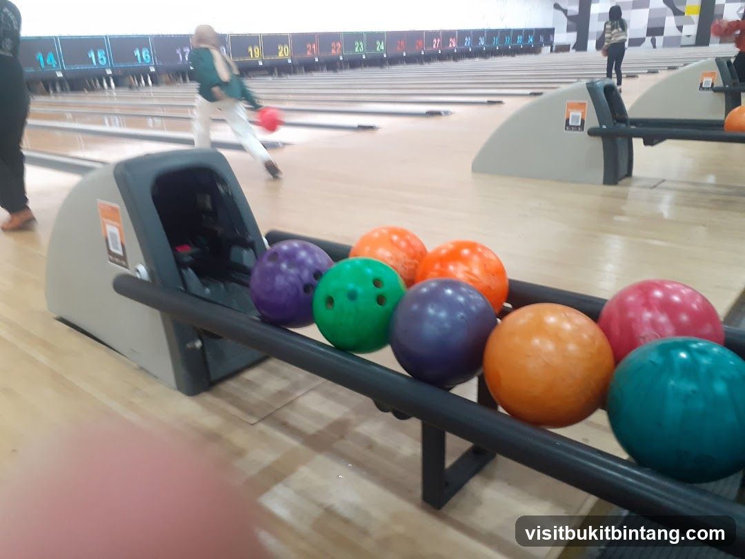 Bowling Alley with Balls