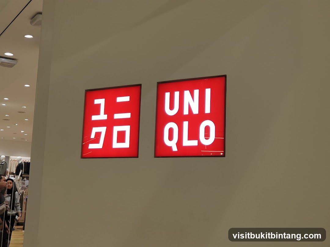 Uniqlo Signage