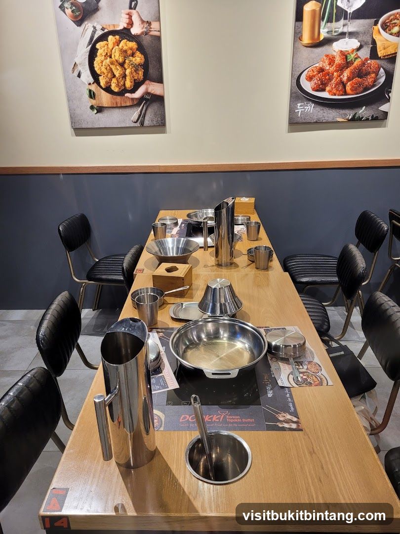 Restaurant Dining Table Setup