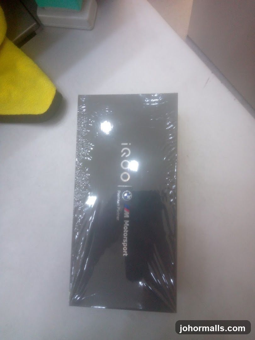 iQOO Smartphone Box