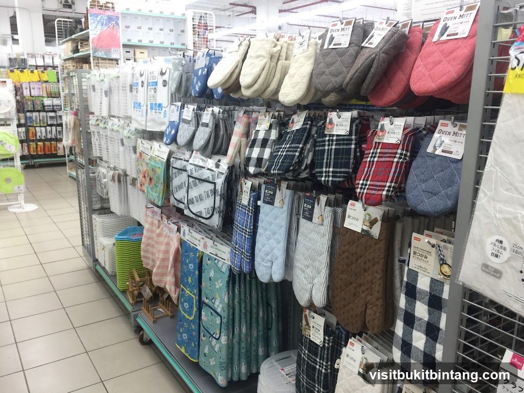 Oven Mitts and Kitchen Accessories