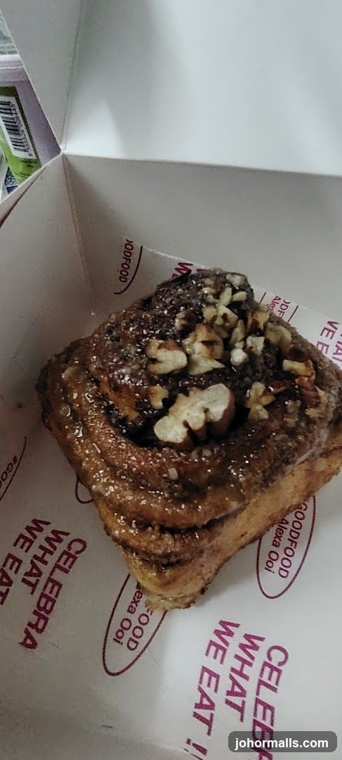 Cinnamon Roll with Nuts