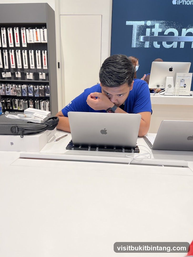 Employee at Apple Store