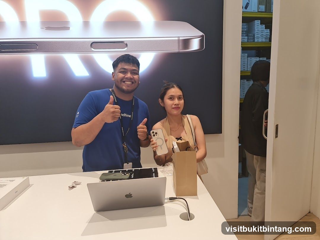 Store employees with customer
