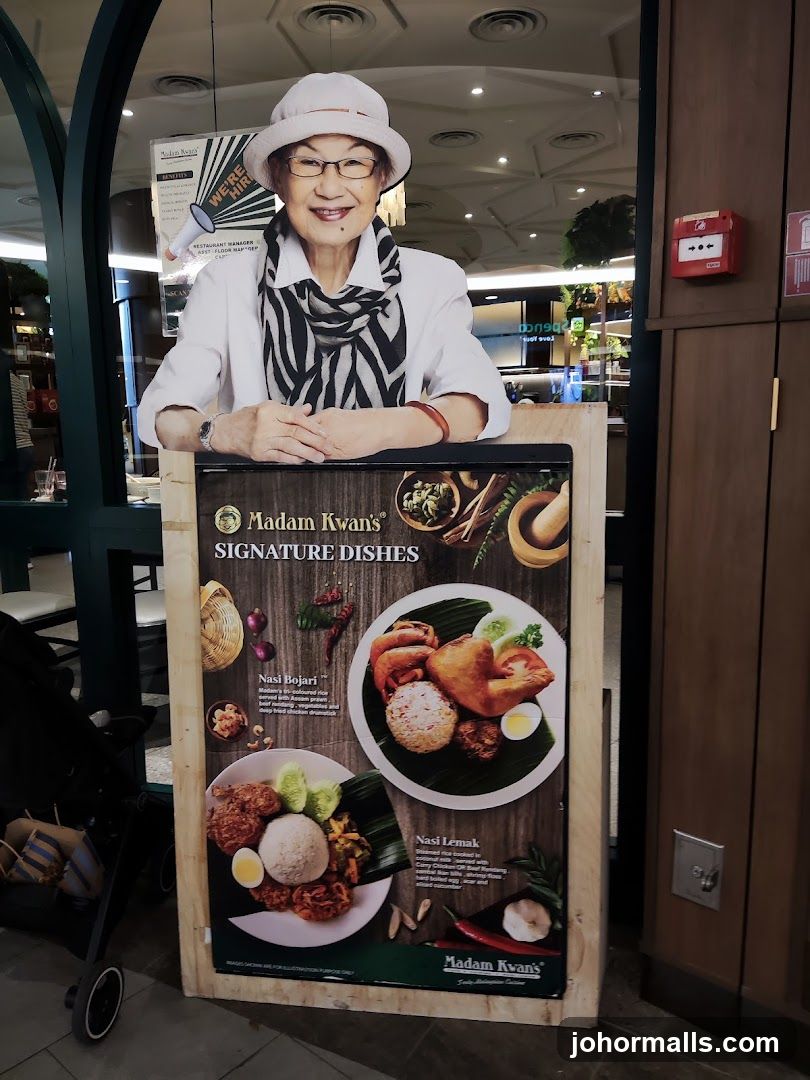 Madam Kwan's Signature Dishes Display