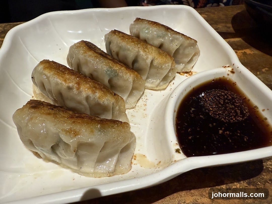 Pan-fried dumplings with dipping sauce
