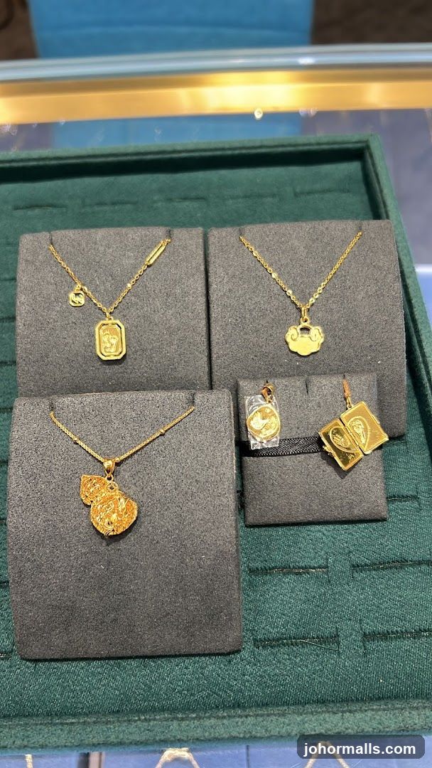 Gold Necklaces and Pendants