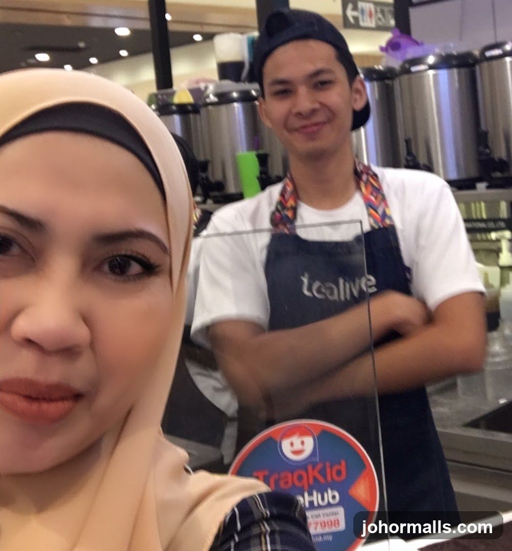 Tealive Staff Member