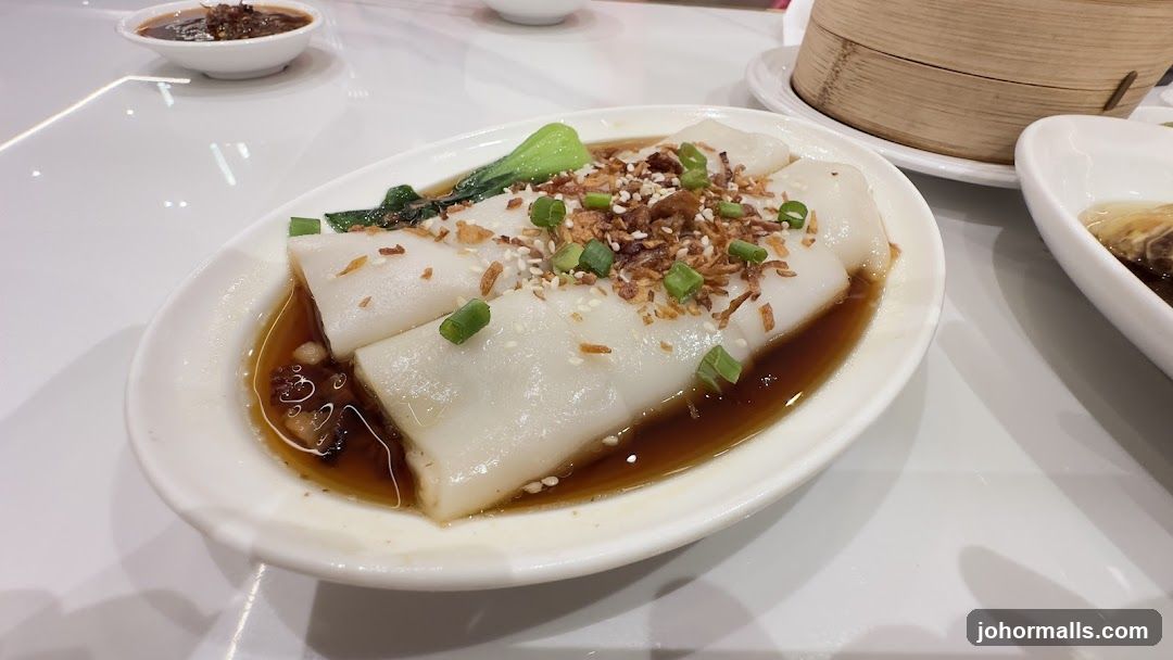 Steamed Rice Rolls with Sauce
