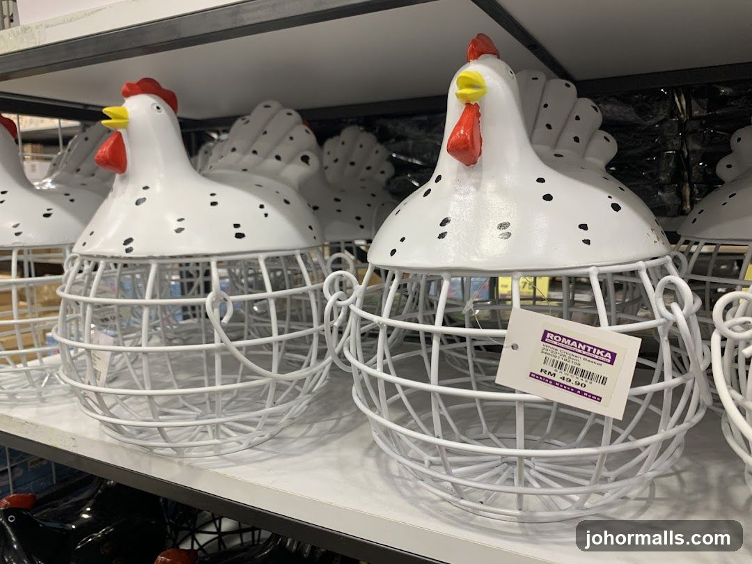 Chicken-shaped baskets on a shelf