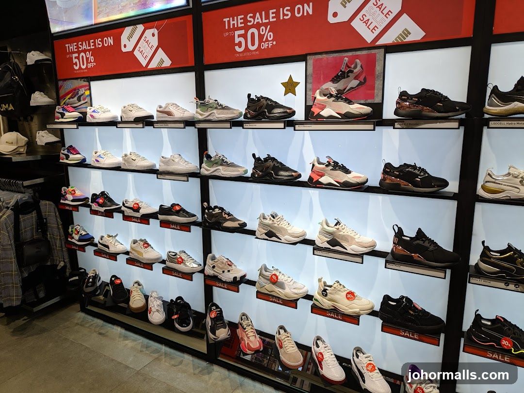 Puma Shoe Display