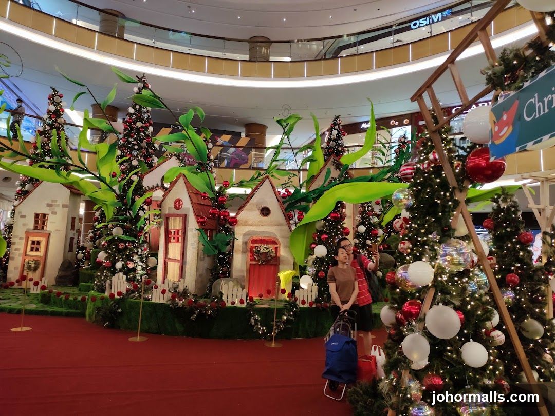 Mall Christmas Display