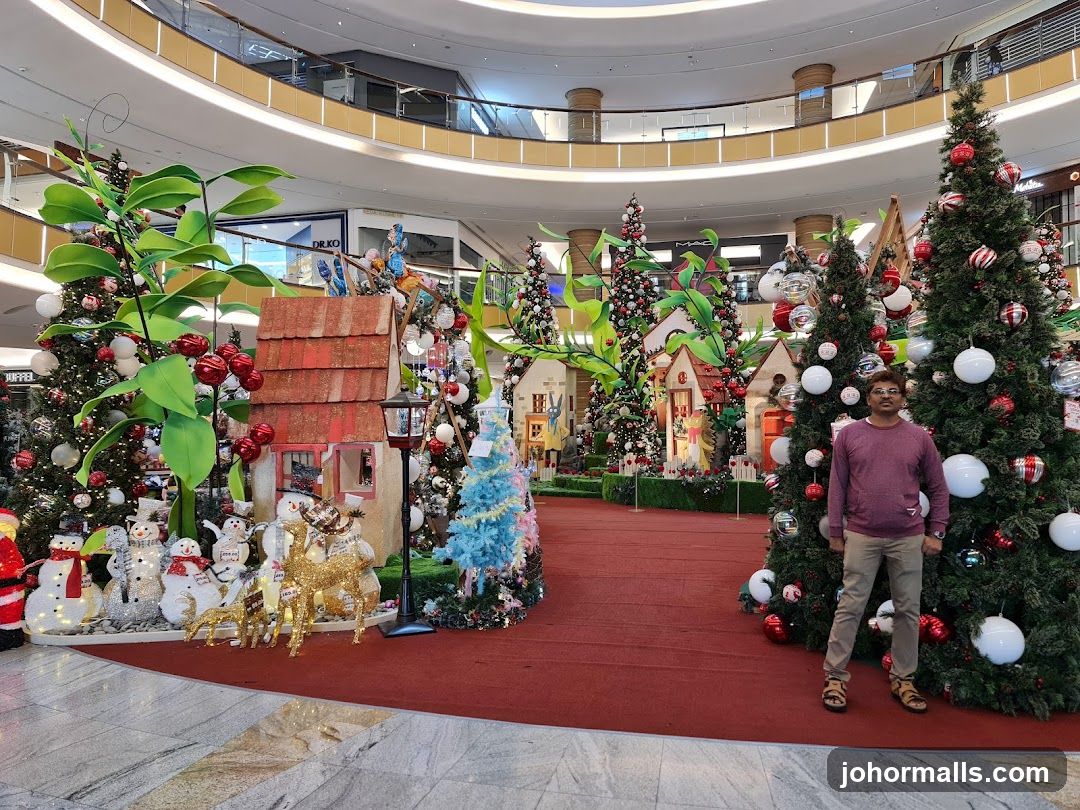 Christmas Decorations in Mall