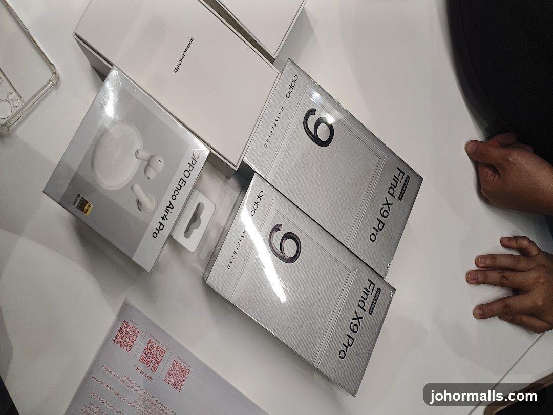 OPPO Product Boxes on Display