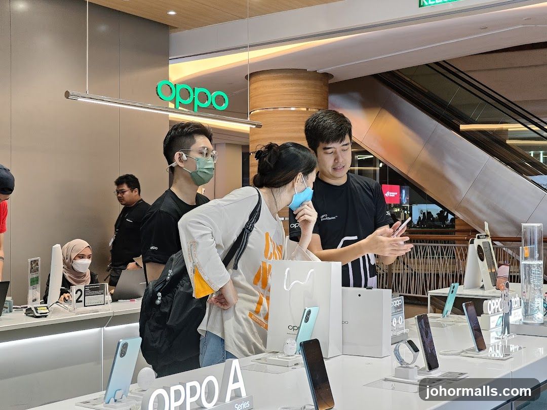 Oppo Store Interior