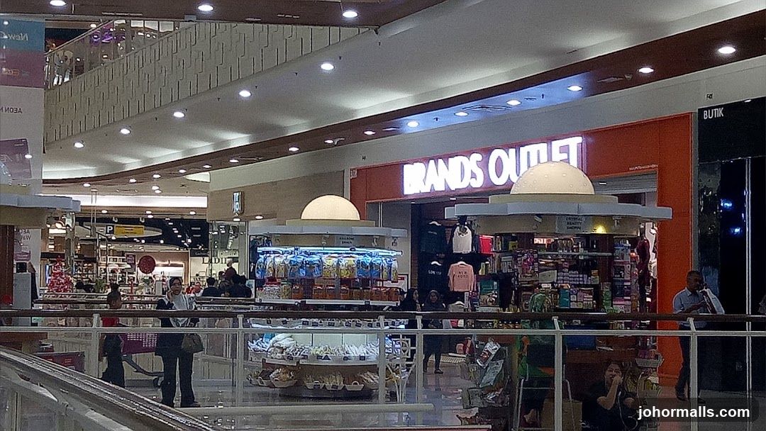 Brands Outlet Storefront Interior View