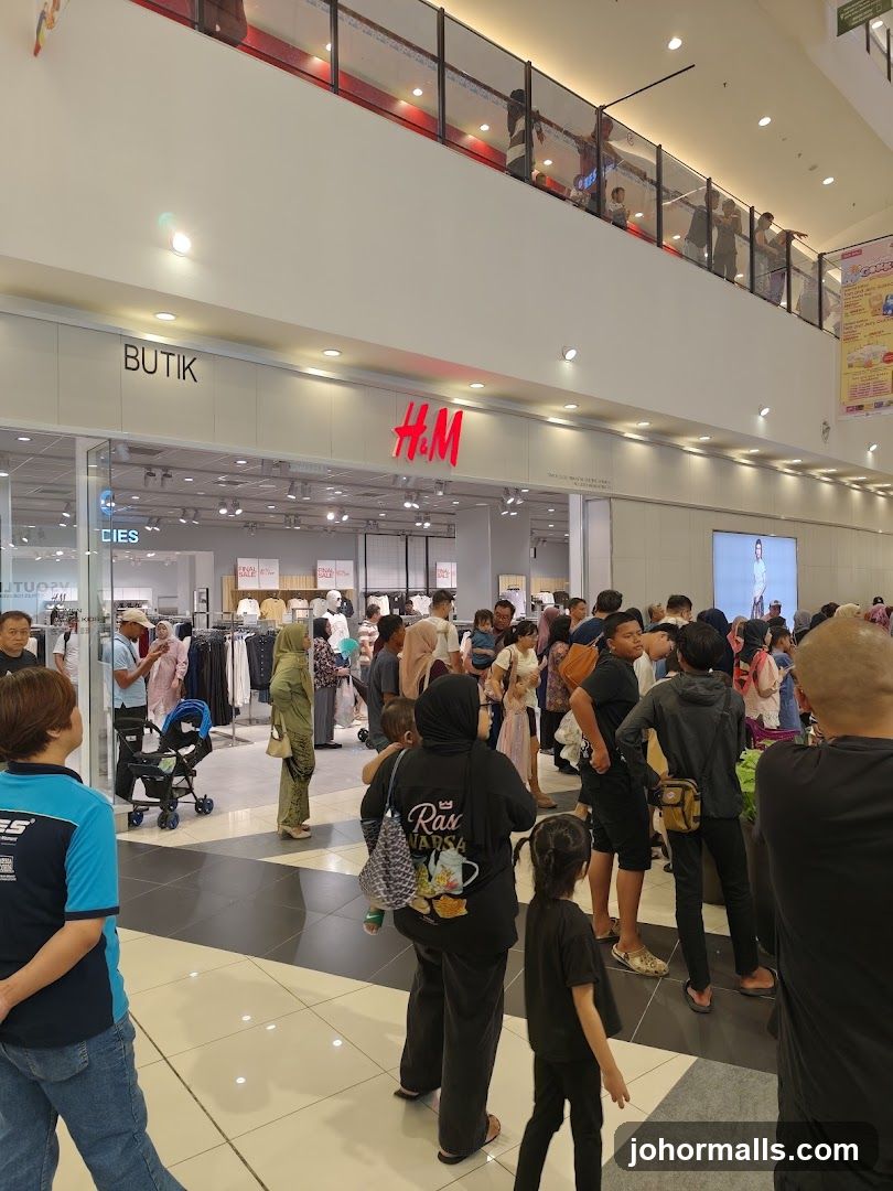 H&M Storefront Interior View