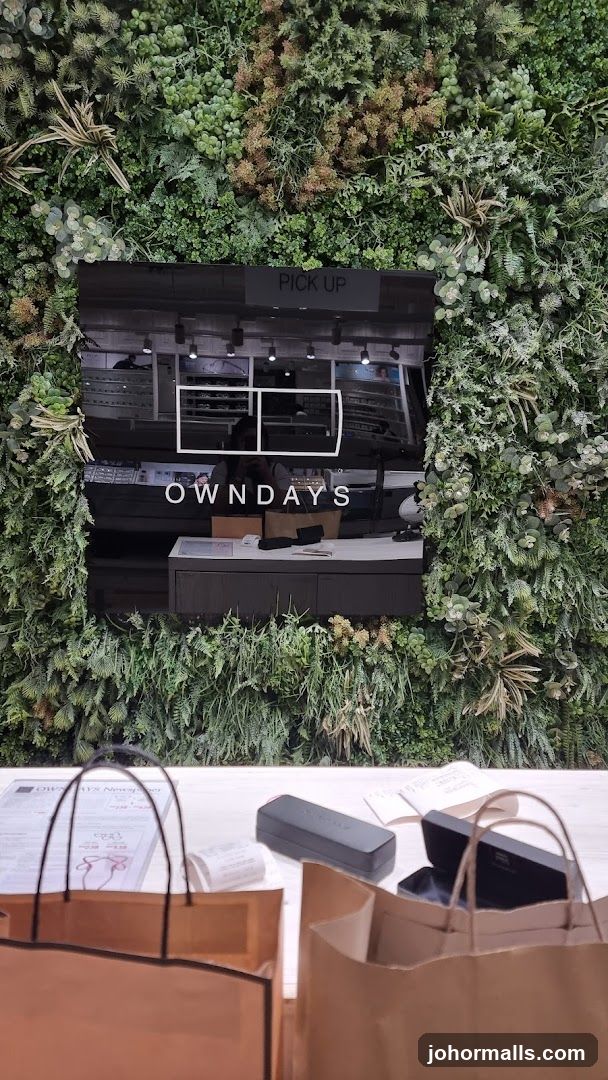 OWNDAYS Storefront