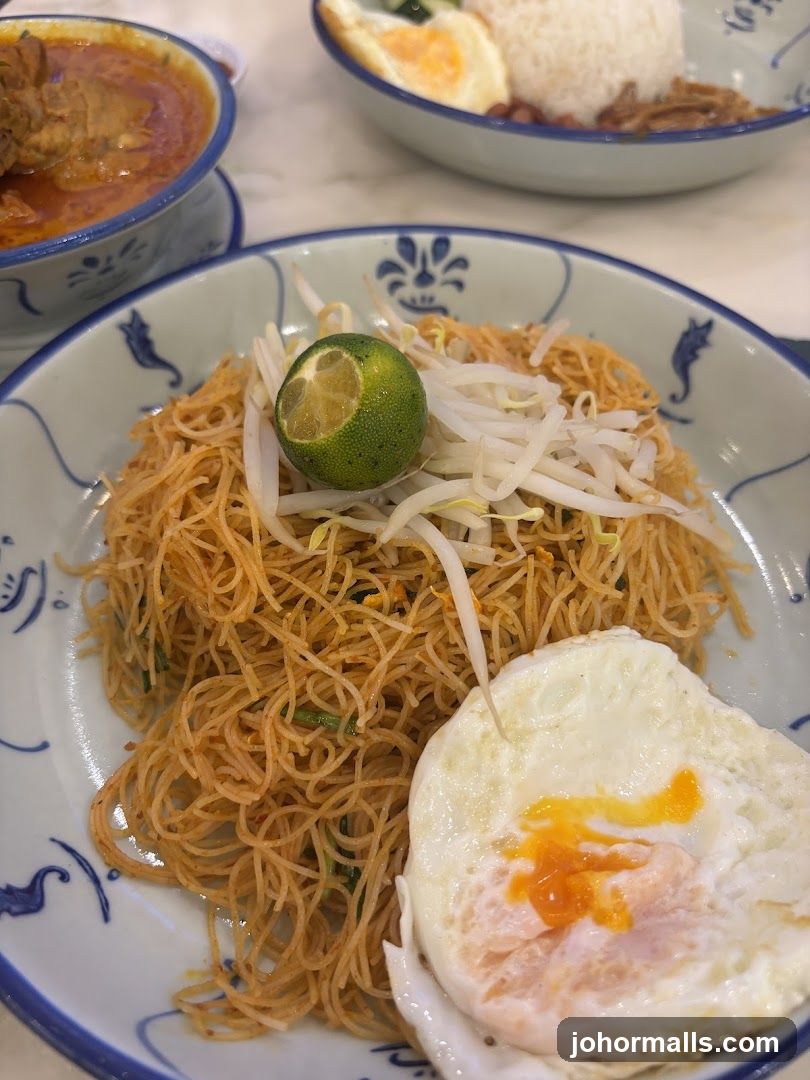 Noodles with Fried Egg and Curry