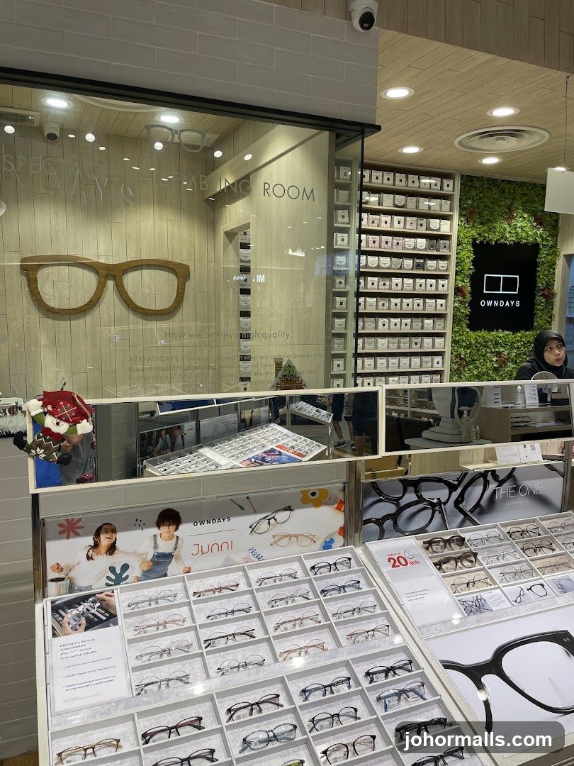 Eyewear Store Display