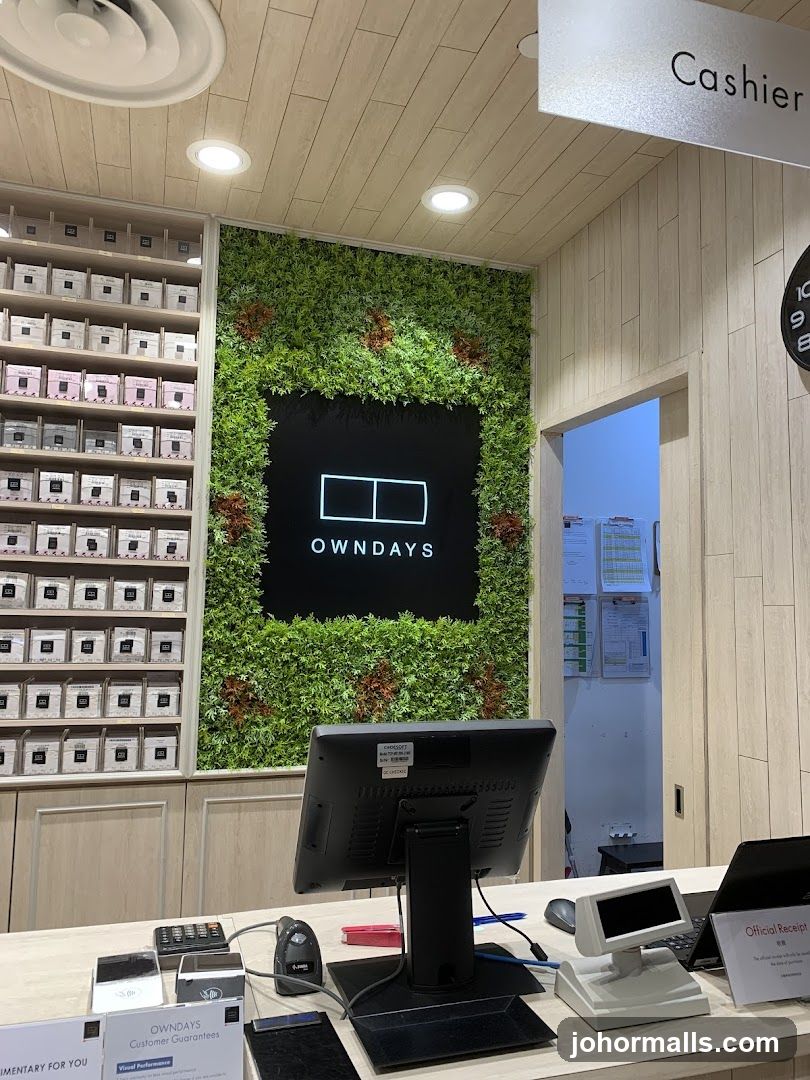 OWNDAYS Cashier Area