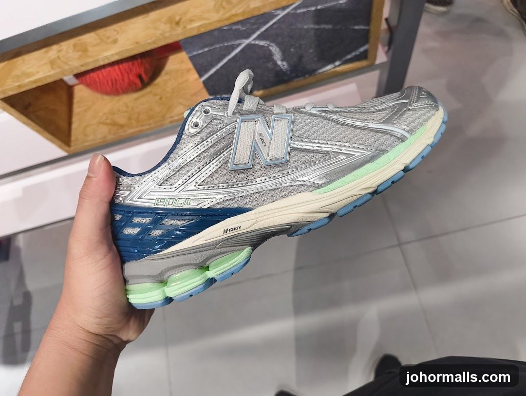 New Balance Sneaker