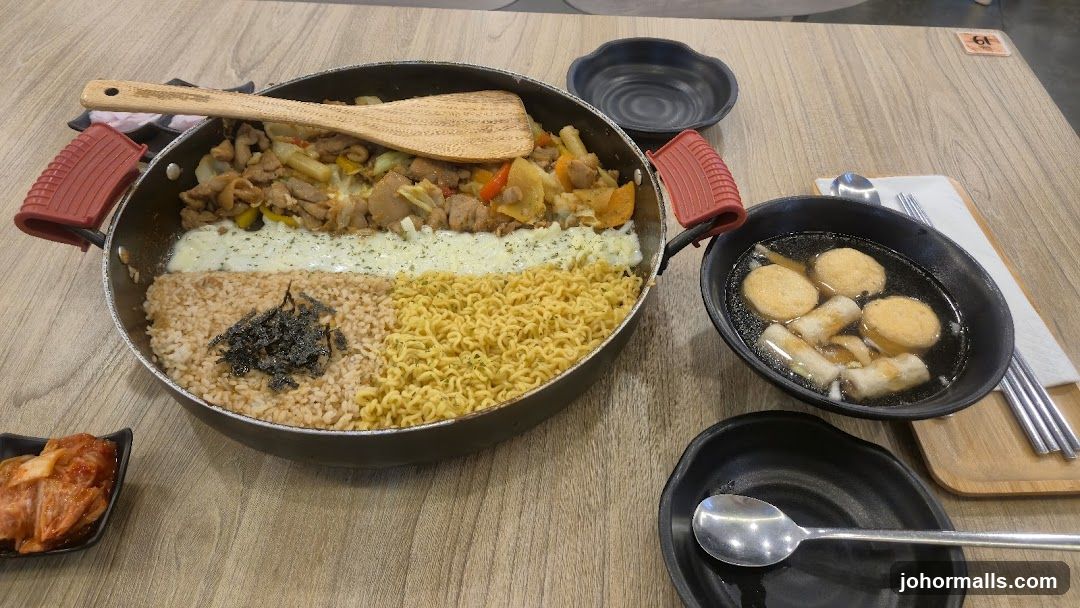 Korean Stir-Fried Chicken and Rice