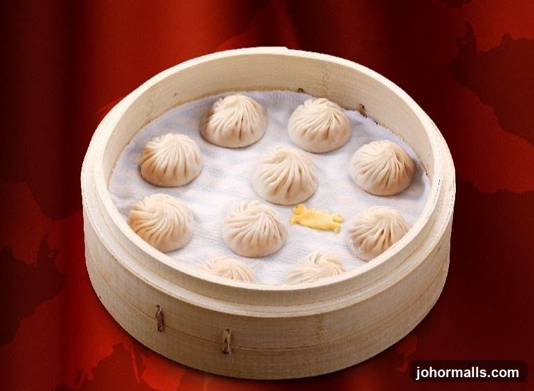 Steamed Dumplings in a Bamboo Steamer