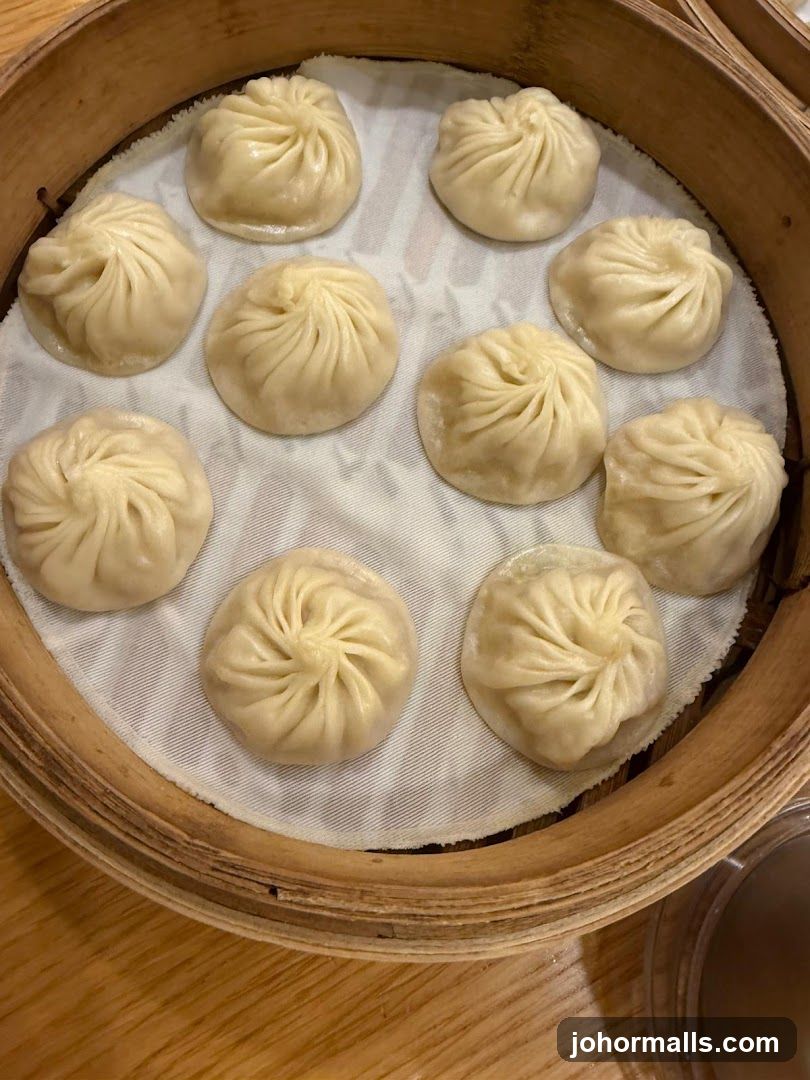 Steamed Dumplings in Bamboo Steamer