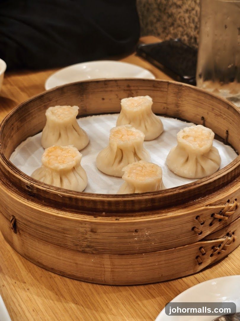 Steamed Dumplings in Bamboo Steamer