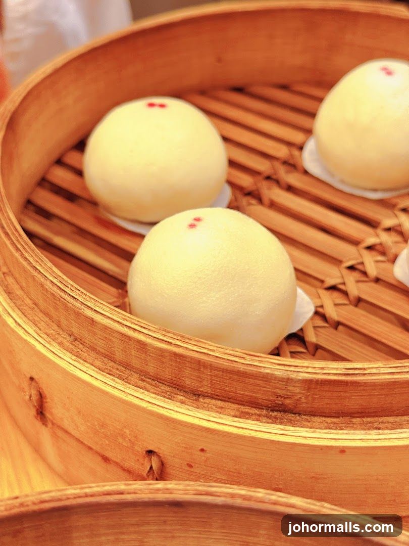 Steamed Dumplings in Bamboo Steamer