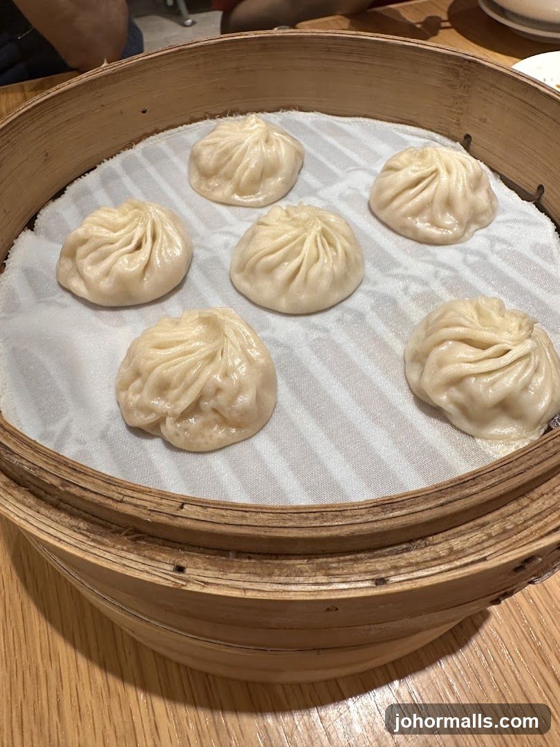 Steamed Dumplings in Bamboo Steamer