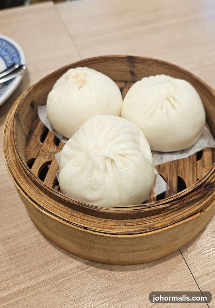 Steamed Dumplings in Bamboo Steamer