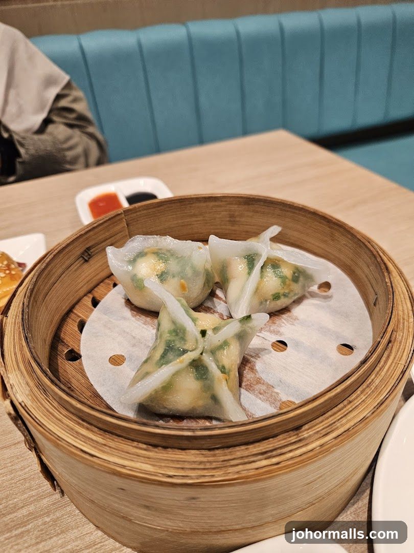 Dumplings in Bamboo Steamer