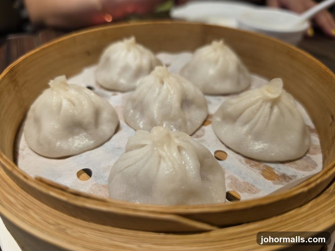 Steamed Dumplings in Bamboo Steamer